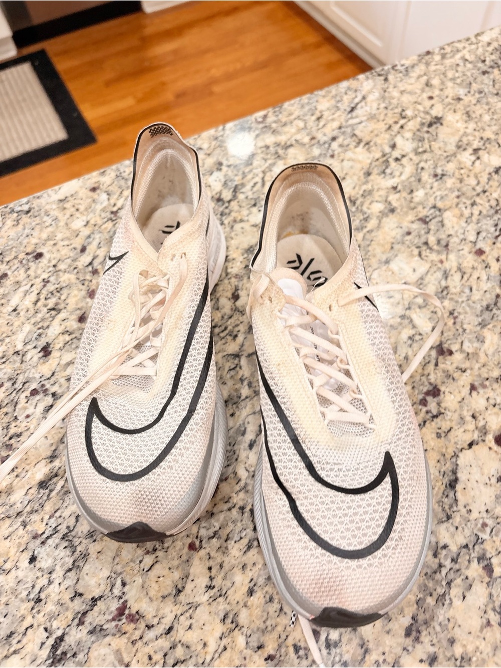 Nike Women's Cream/Black Lightweight Running Sneakers 6.5